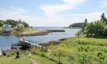 Hotels with Parking in Herring Cove