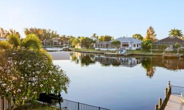 Hotels with Parking in Shell Point Village