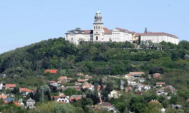 Parkolóval rendelkező hotelek Pannonhalmán