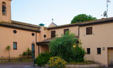 Hoteles con estacionamiento en SantʼAndrea in Casale