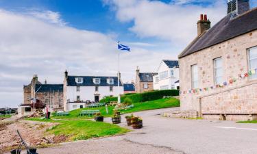 Hoteles con estacionamiento en Findhorn