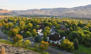 Hotels with Parking in Eagle