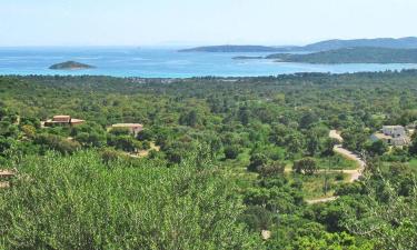 Hotels with Pools in Cirendinu