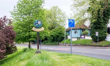 Viešbučiai su vietomis automobiliams mieste Cherry Hinton