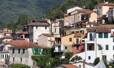 Hotels with Parking in Molini