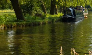 Hotel dengan parkir di North Stoke