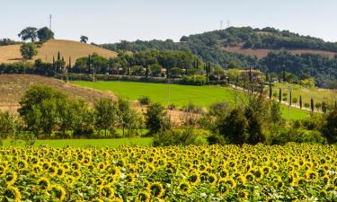 Hotels with Parking in Semproniano