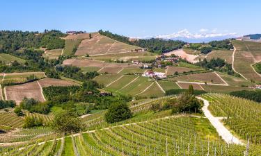 Hotels with Parking in Cerretto Langhe