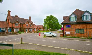 Hotels with Parking in Bramley