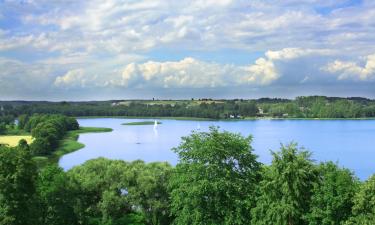 Готелі з парковкою у місті Отомін