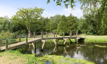 Hotel dengan parkir di Harefield