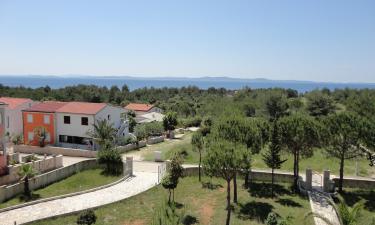 Hotels with Parking in Pedinka