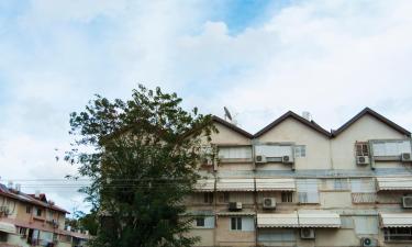 Hoteles con estacionamiento en Yehud