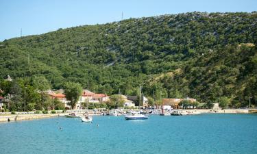 Hotels with Parking in Bakarac