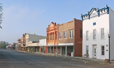 Hotels with Parking in Goliad