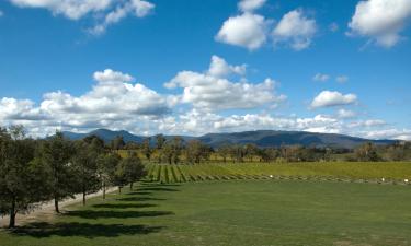 Hotels with Parking in Yarra Glen