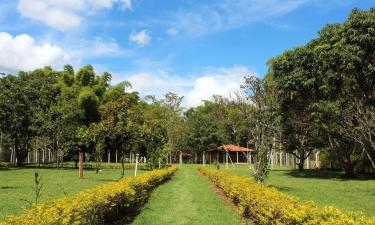 Hoteles con estacionamiento en Hidrolândia