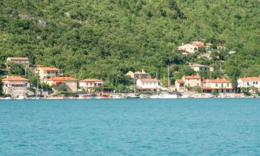 Cottages in Trget