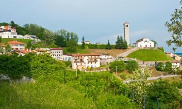 Hotels amb aparcament a Clauzetto