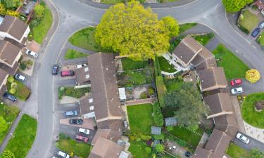 Hotels with Parking in Holt