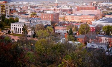 Hotels with Parking in East Dubuque