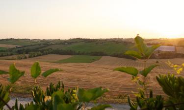 Viešbučiai su vietomis automobiliams mieste Monte San Vito