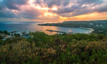 Hotell med parkering i Rio Bueno