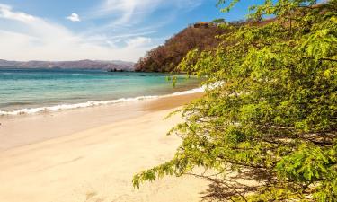 Viesnīcas ar autostāvvietu pilsētā Playa Azul