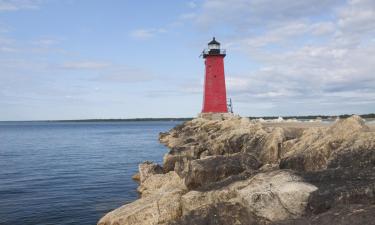 Pet-Friendly Hotels in Manistique