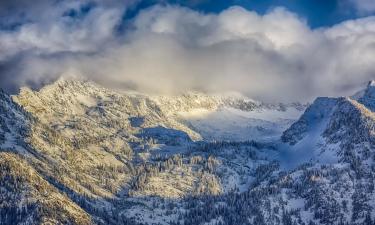 Hotels with Parking in Solitude