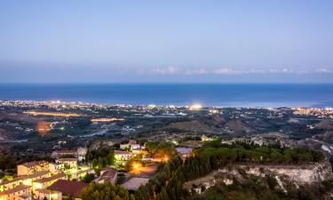 Hotels with Parking in Locri