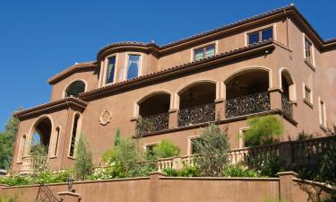 Cottages in Tarzana