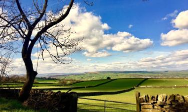 Hotel dengan parkir di Steeton