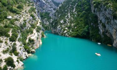 Hotéis com estacionamento em Saint-Julien-du-Verdon