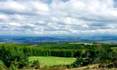 Hotell med parkering i Saint-Gérand-le-Puy