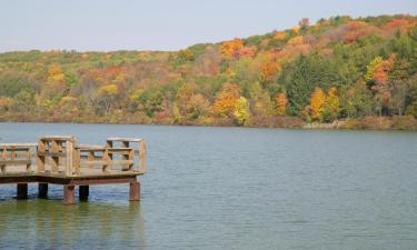 Hoteller med parkeringsplass i Pocono Lake