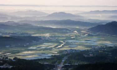 Hotels with Parking in Jecheon