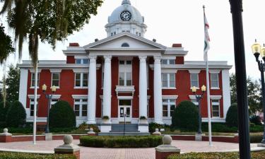 Hotels with Pools in Franklin