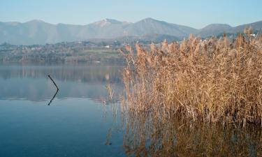 Hotels amb aparcament a Varano Borghi