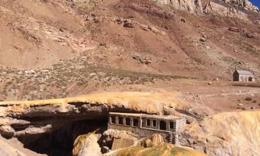 Hotels with Parking in Puente del Inca