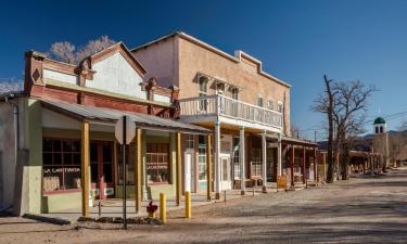 Hotels with Parking in Cerrillos