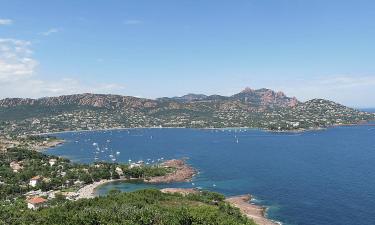 Hotel dengan parkir di Boulouris sur Mer