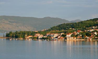 Hotely s parkovaním v destinácii Denovici