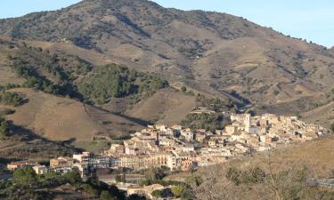 Hotels with Parking in Porrera