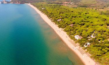 Boenden vid stranden i Rocchette