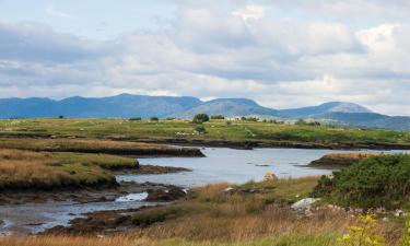 Hotels with Parking in Rosmuck