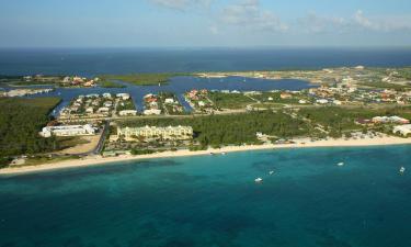 Hotels with Pools in Upper Land