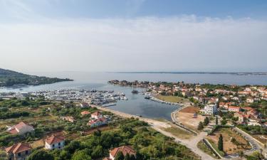 Apartments in Sutomišćica