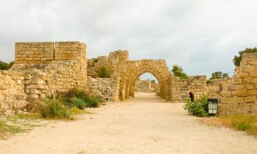 Hotels with Parking in Tel H̱ay