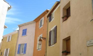 Hotels with Parking in Saint-Martin-Valmeroux